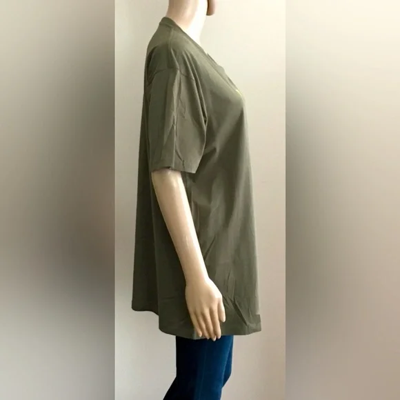 Hot Topic - Picture 2 of 3